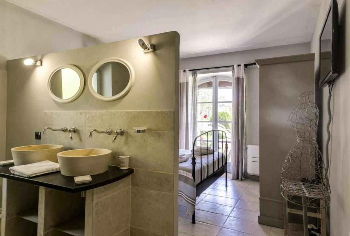 Luxury 8 bedroom holiday villa with private pool in Provence France (PV1836-2)