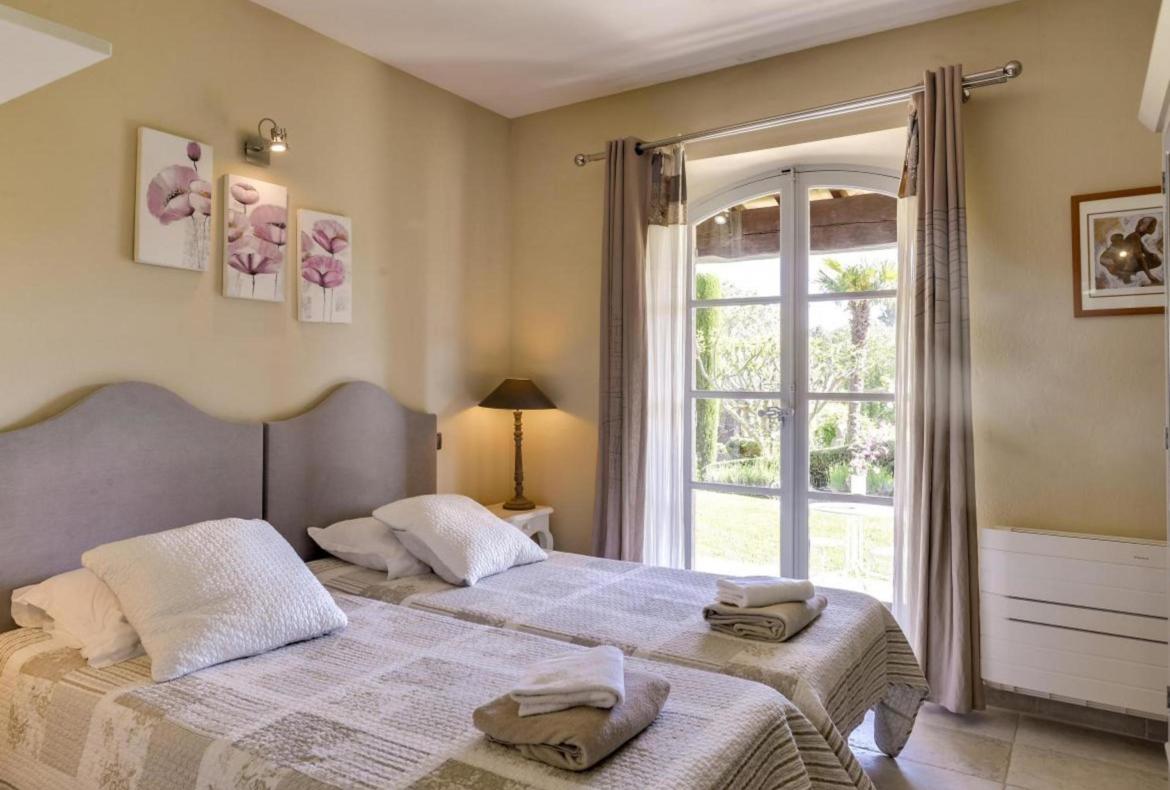 Luxury 8 bedroom holiday villa with private pool in Provence France (PV1836-2)