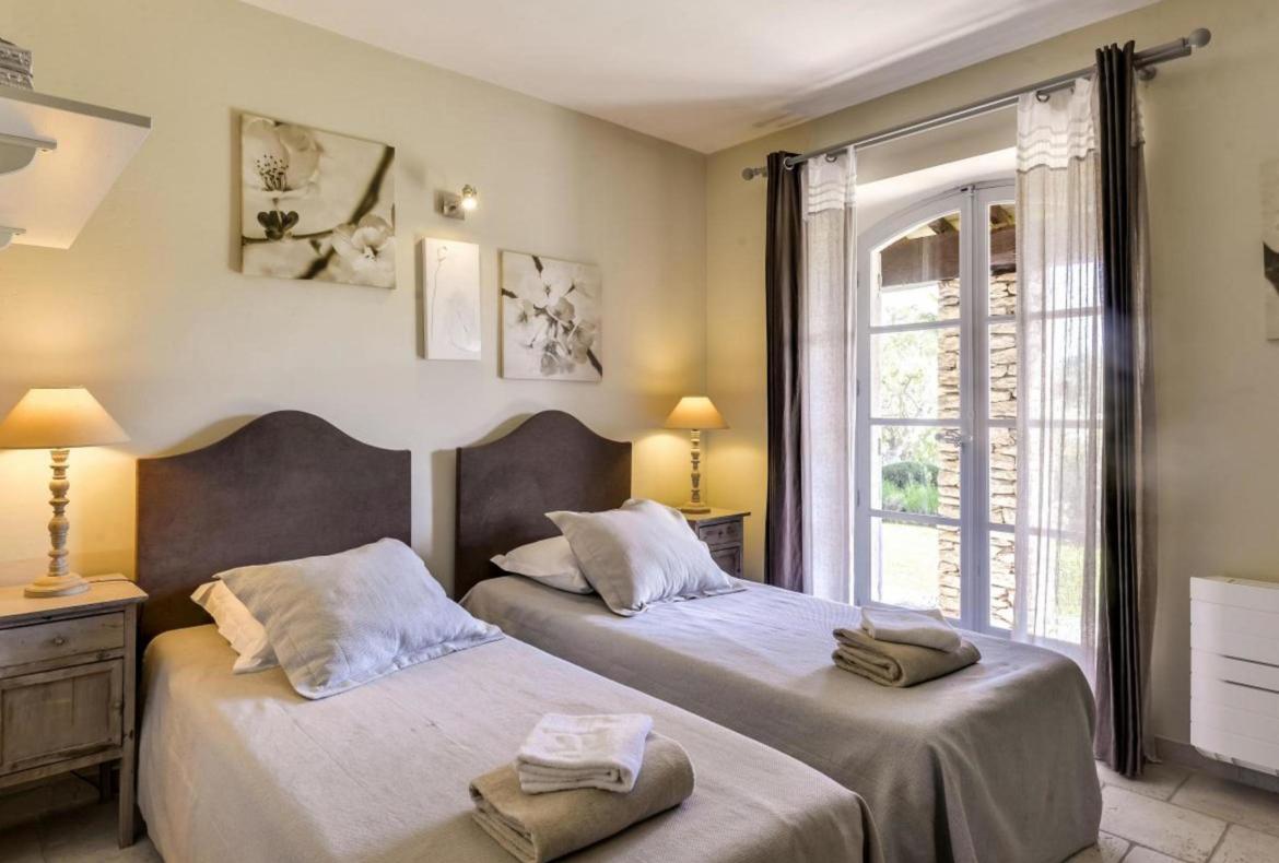 Luxury 8 bedroom holiday villa with private pool in Provence France (PV1836-2)