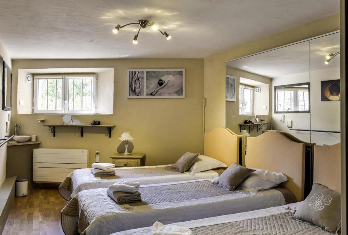 Luxury 8 bedroom holiday villa with private pool in Provence France (PV1836-2)