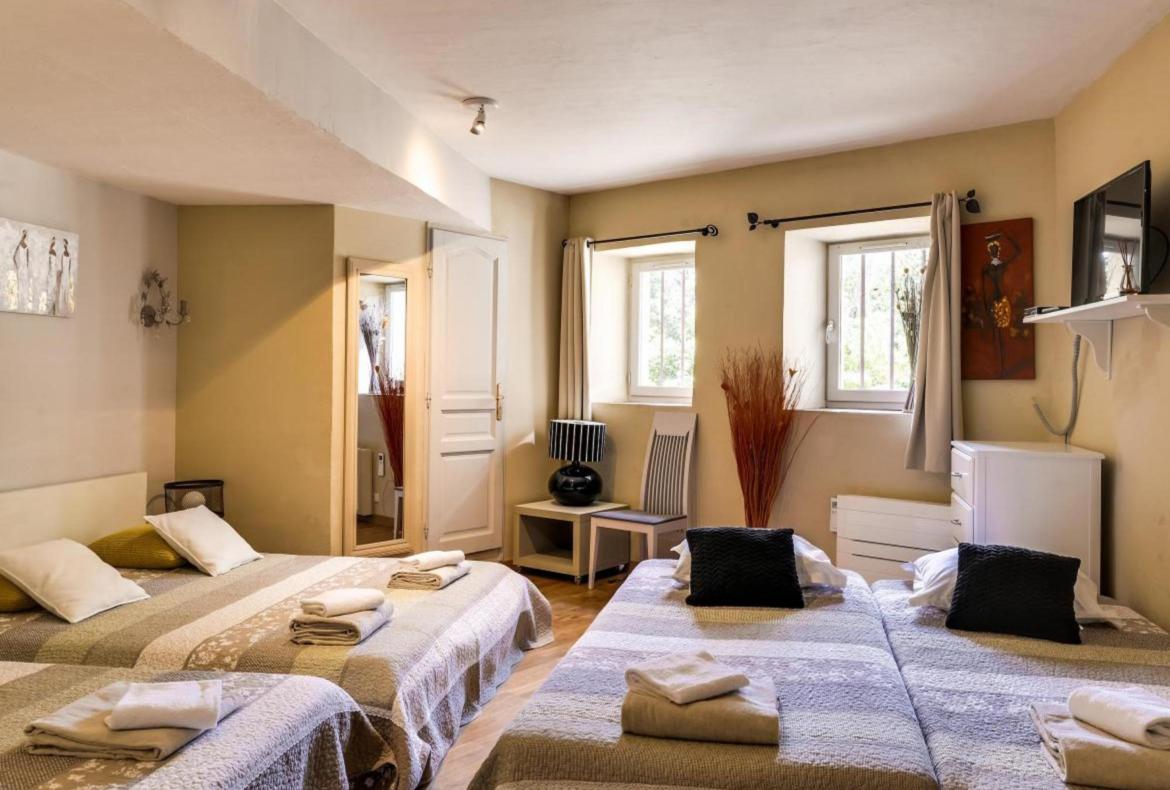 Luxury 8 bedroom holiday villa with private pool in Provence France (PV1836-2)