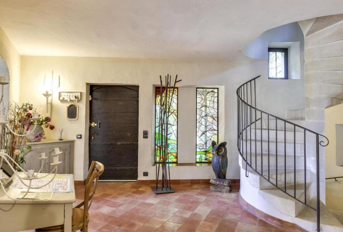 Luxury 8 bedroom holiday villa with private pool in Provence France (PV1836-2)