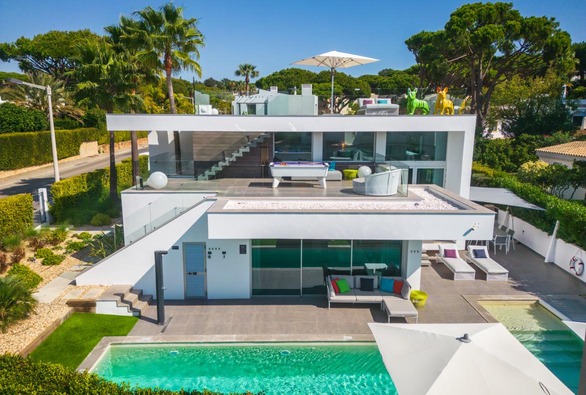 Luxury 4 bedroom holiday villa with private pool in Algarve Portugal (PV1855-2)