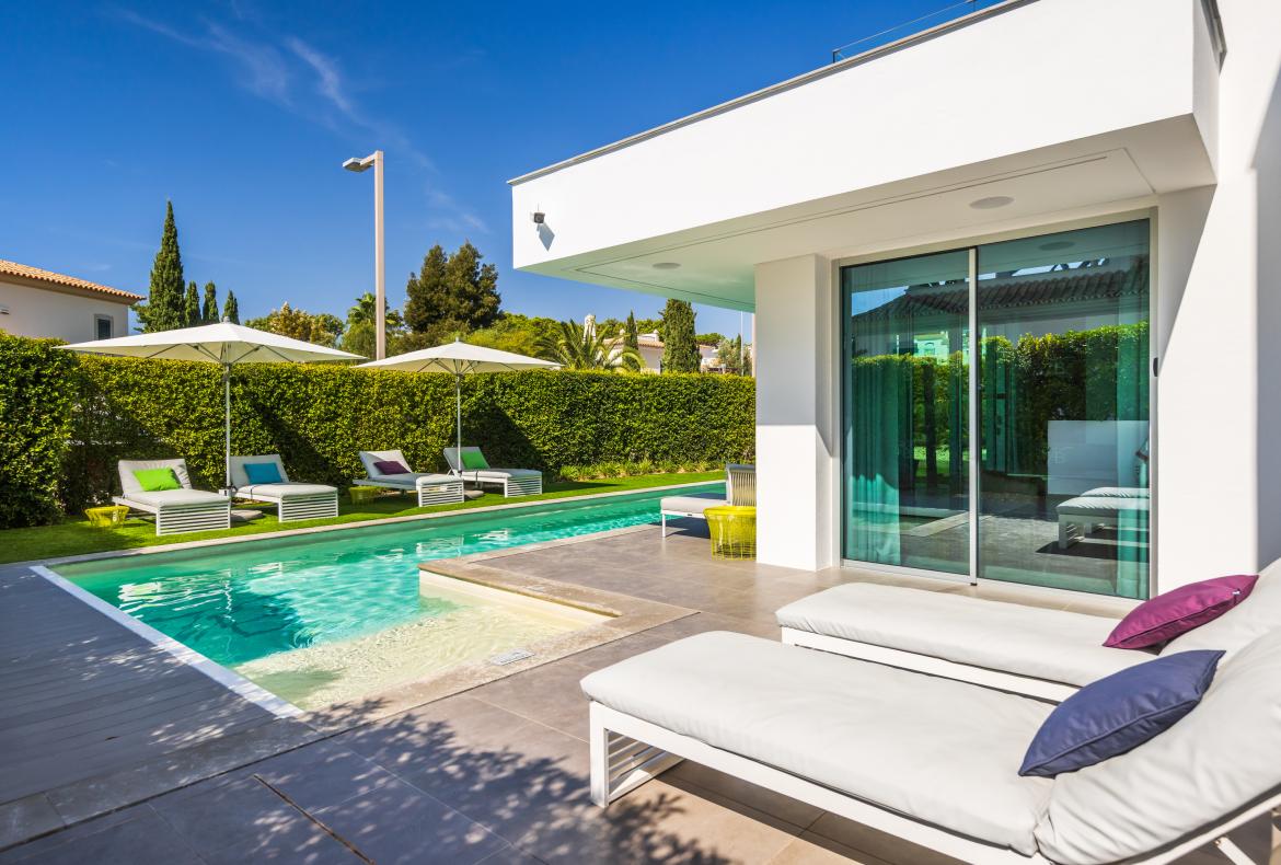 Luxury 4 bedroom holiday villa with private pool in Algarve Portugal (PV1855-2)