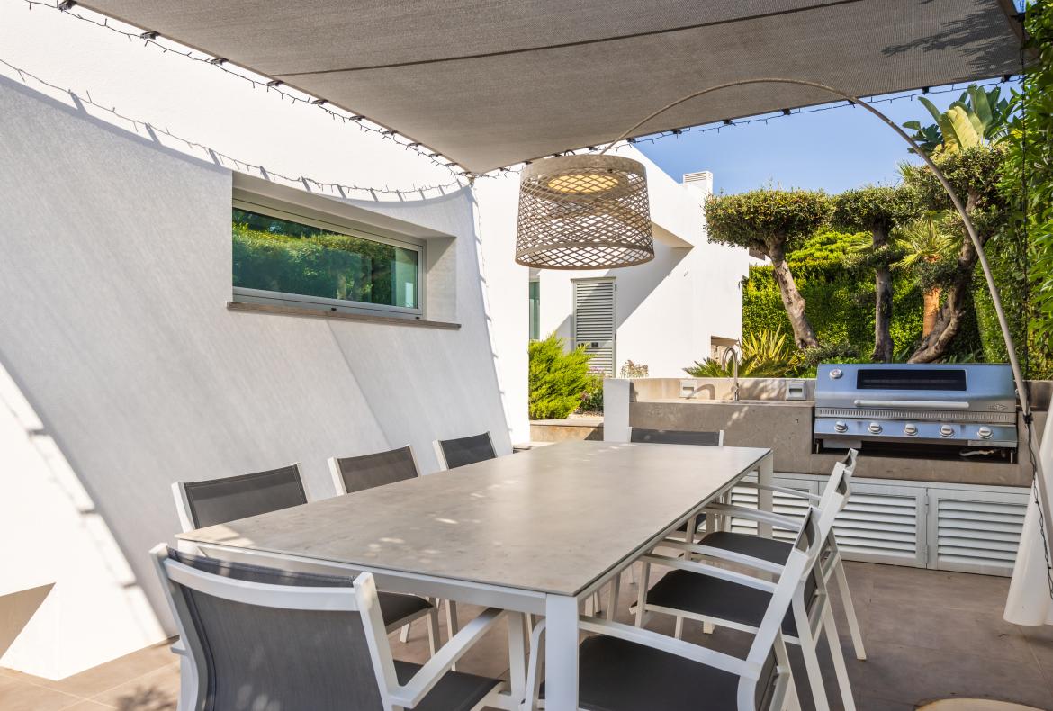 Luxury 4 bedroom holiday villa with private pool in Algarve Portugal (PV1855-2)