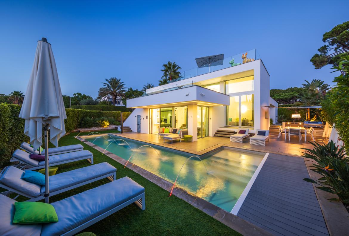 Luxury 4 bedroom holiday villa with private pool in Algarve Portugal (PV1855-2)