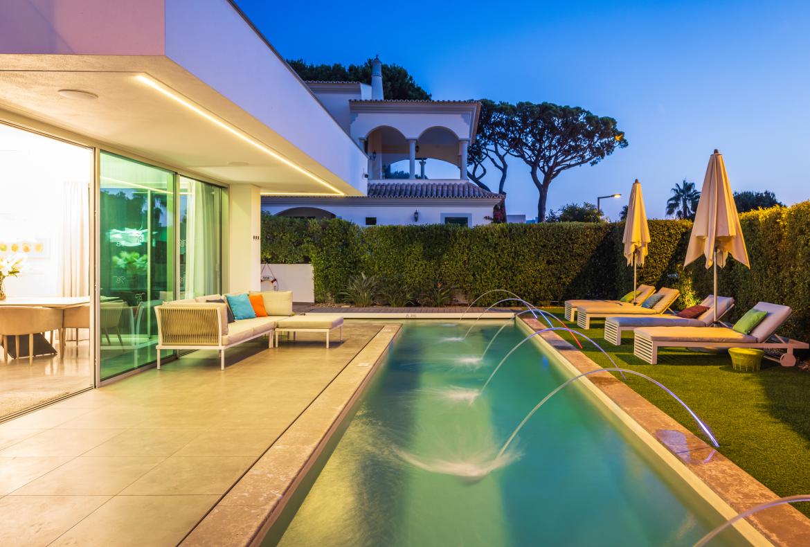 Luxury 4 bedroom holiday villa with private pool in Algarve Portugal (PV1855-2)