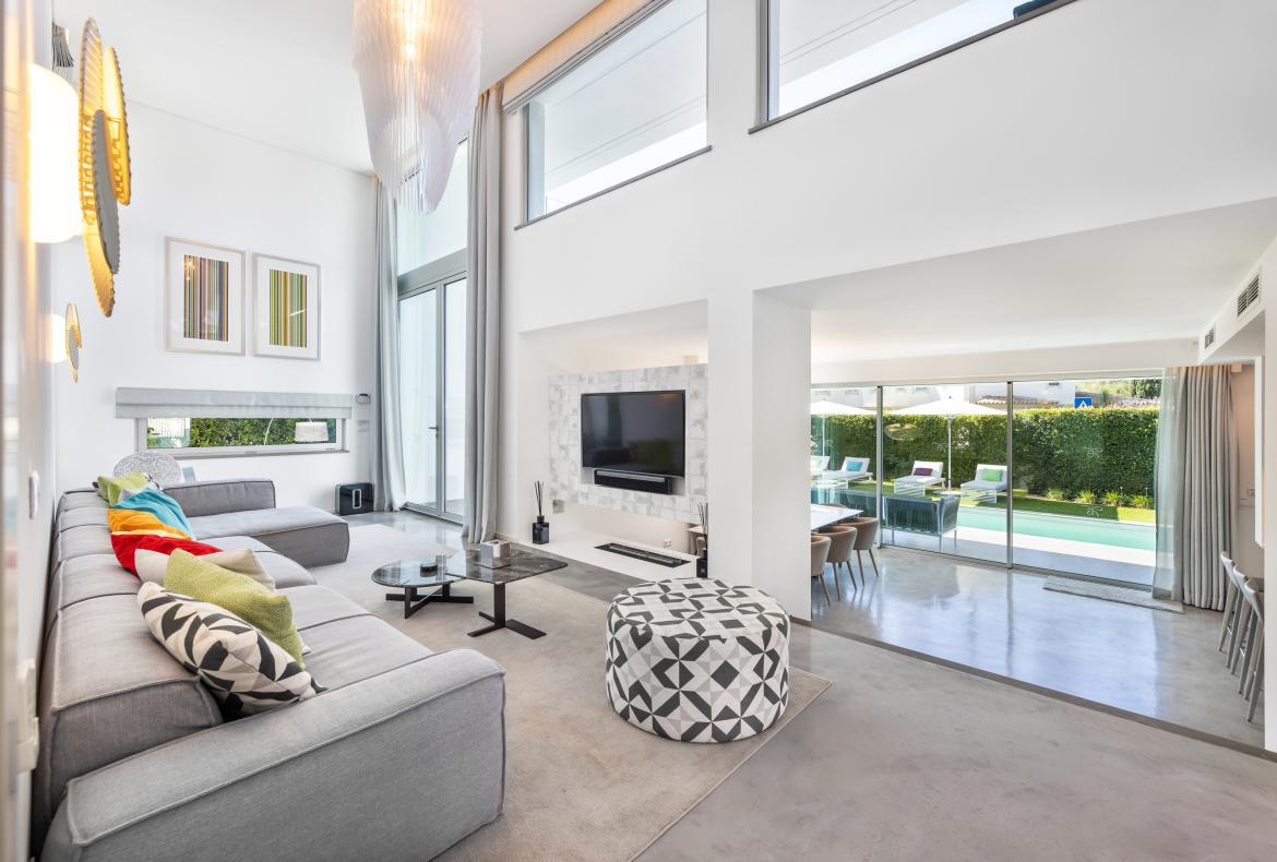 Luxury 4 bedroom holiday villa with private pool in Algarve Portugal (PV1855-2)