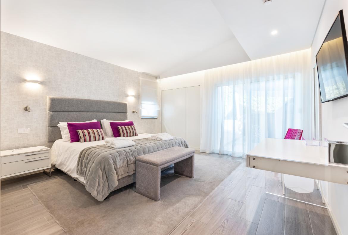Luxury 4 bedroom holiday villa with private pool in Algarve Portugal (PV1855-2)