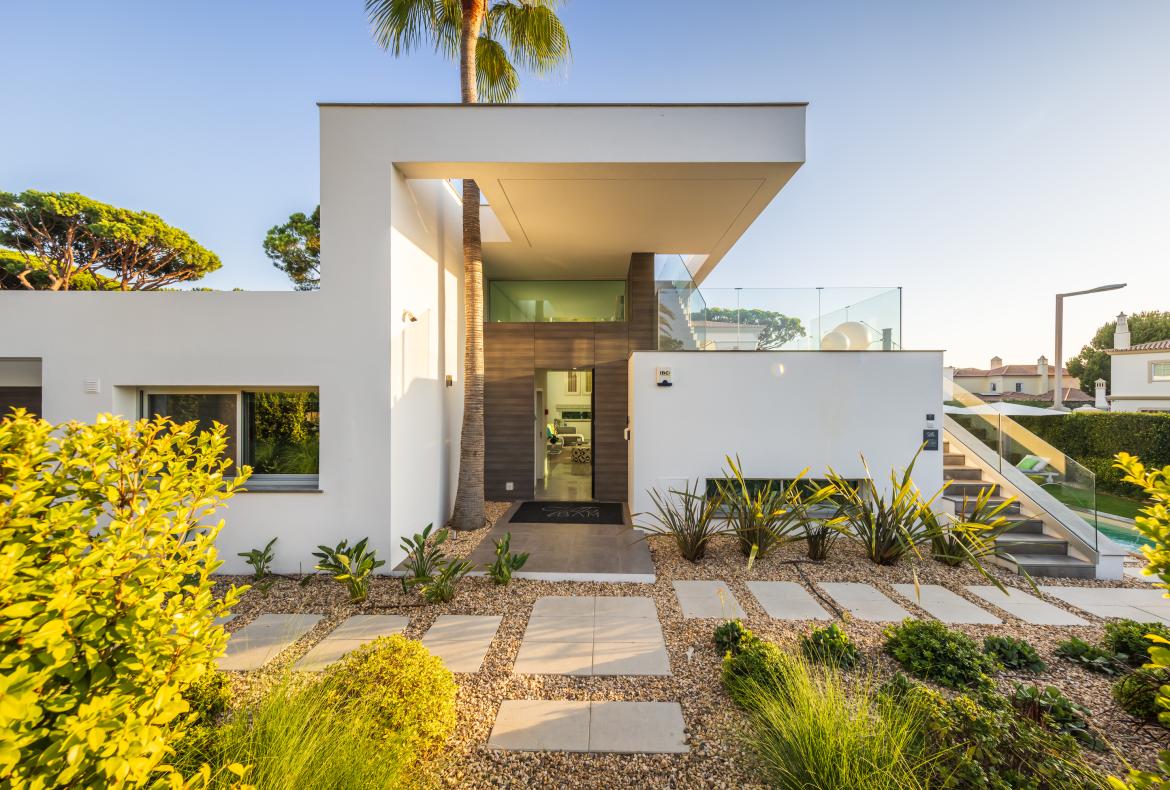 Luxury 4 bedroom holiday villa with private pool in Algarve Portugal (PV1855-2)