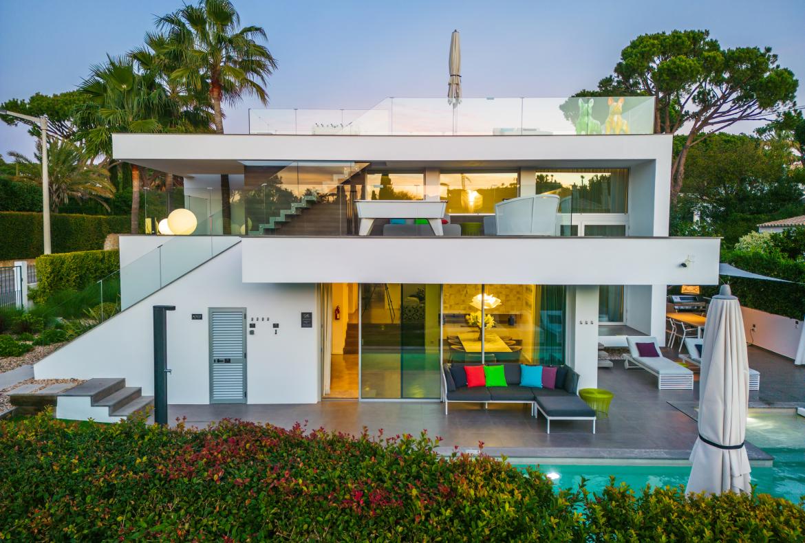 Luxury 4 bedroom holiday villa with private pool in Algarve Portugal (PV1855-2)