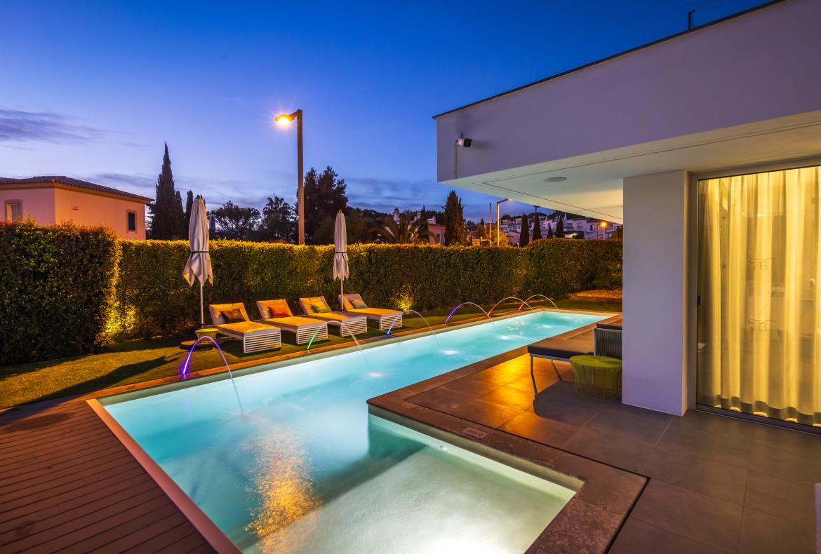 Luxury 4 bedroom holiday villa with private pool in Algarve Portugal (PV1855-2)