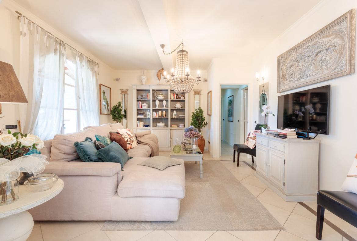 Luxury 4 bedroom holiday villa with private pool in Tuscany Italy (PV1869-2)