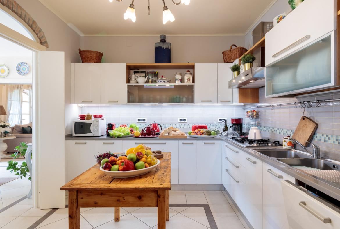 Luxury 4 bedroom holiday villa with private pool in Tuscany Italy (PV1869-2)