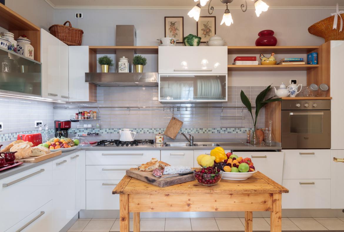 Luxury 4 bedroom holiday villa with private pool in Tuscany Italy (PV1869-2)