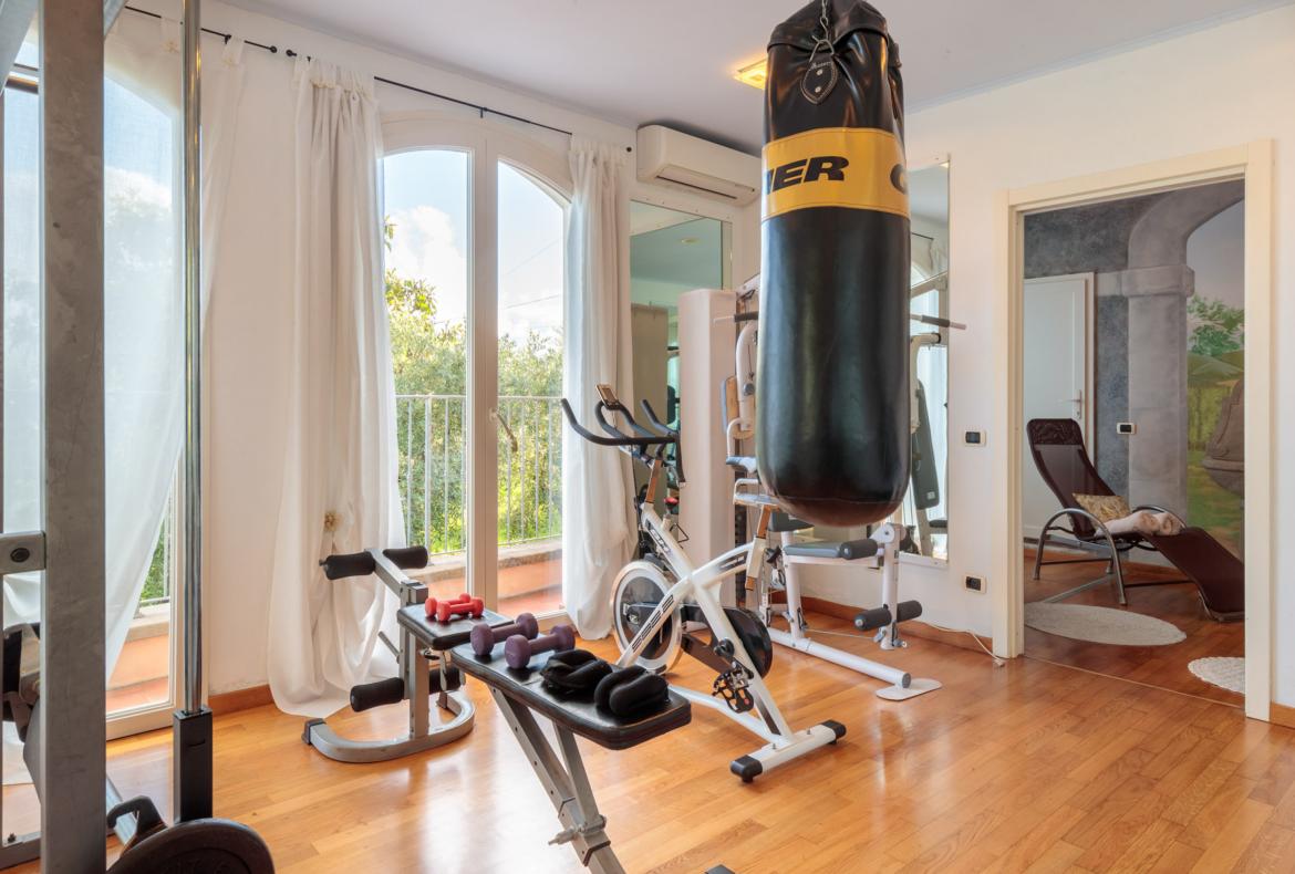 Luxury 4 bedroom holiday villa with private pool in Tuscany Italy (PV1869-2)