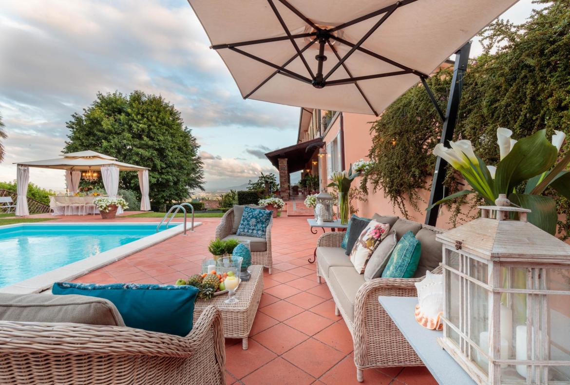 Luxury 4 bedroom holiday villa with private pool in Tuscany Italy (PV1869-2)