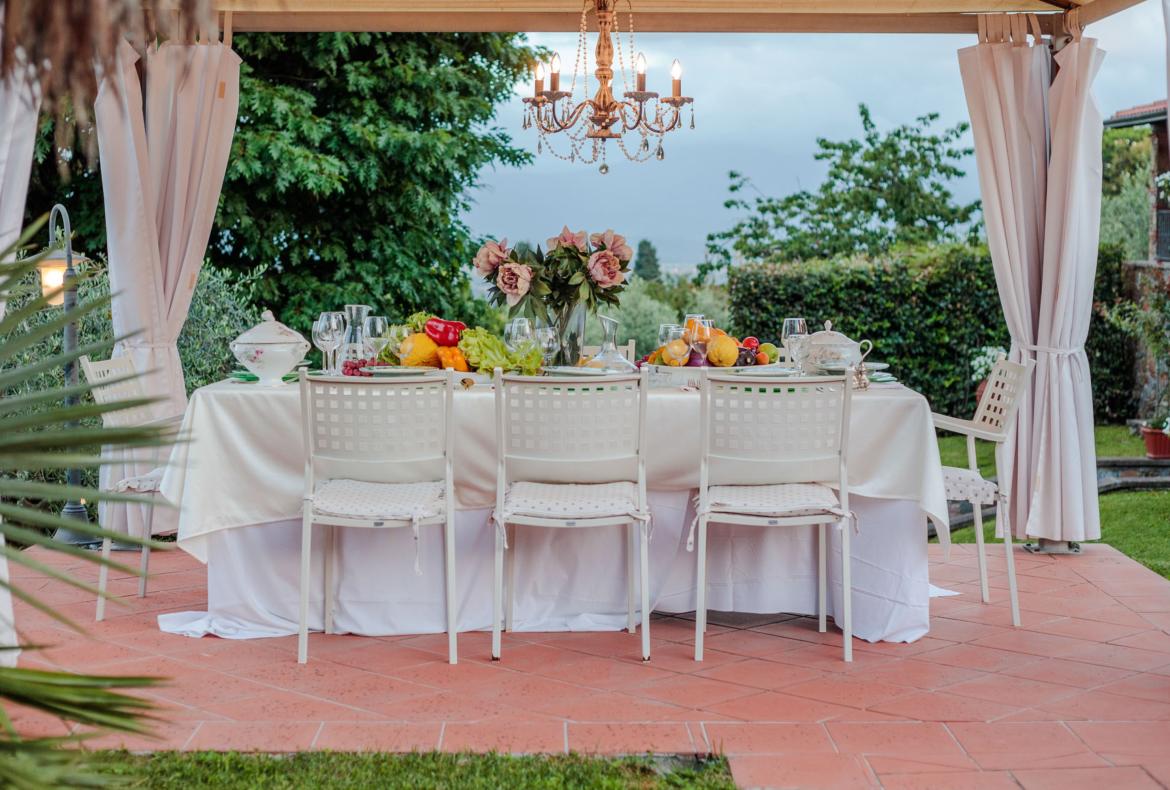 Luxury 4 bedroom holiday villa with private pool in Tuscany Italy (PV1869-2)
