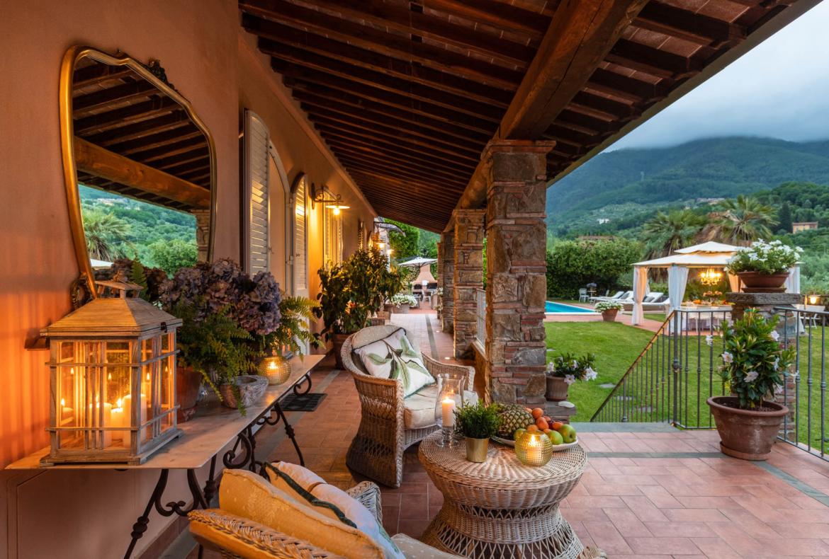 Luxury 4 bedroom holiday villa with private pool in Tuscany Italy (PV1869-2)