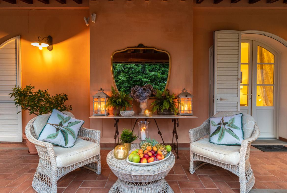 Luxury 4 bedroom holiday villa with private pool in Tuscany Italy (PV1869-2)