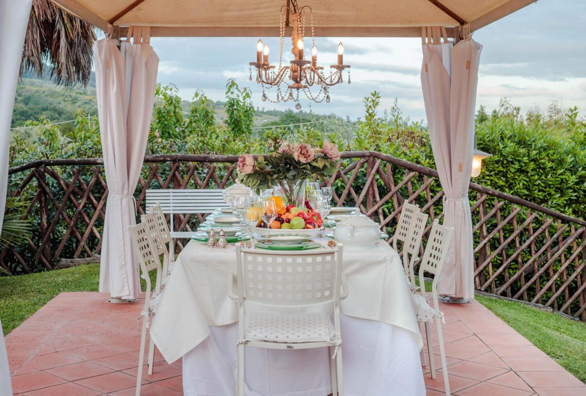 Luxury 4 bedroom holiday villa with private pool in Tuscany Italy (PV1869-2)