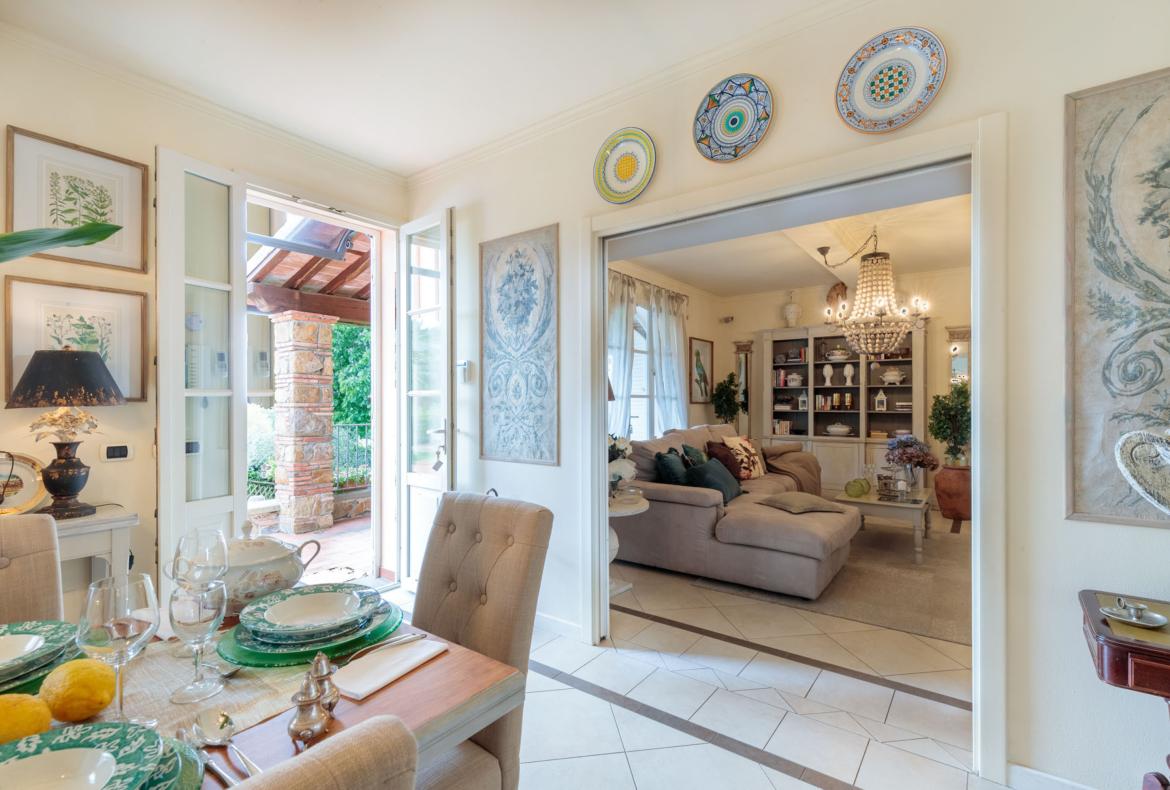 Luxury 4 bedroom holiday villa with private pool in Tuscany Italy (PV1869-2)