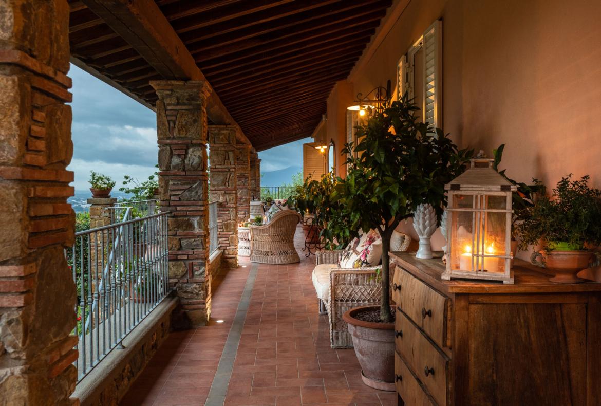 Luxury 4 bedroom holiday villa with private pool in Tuscany Italy (PV1869-2)