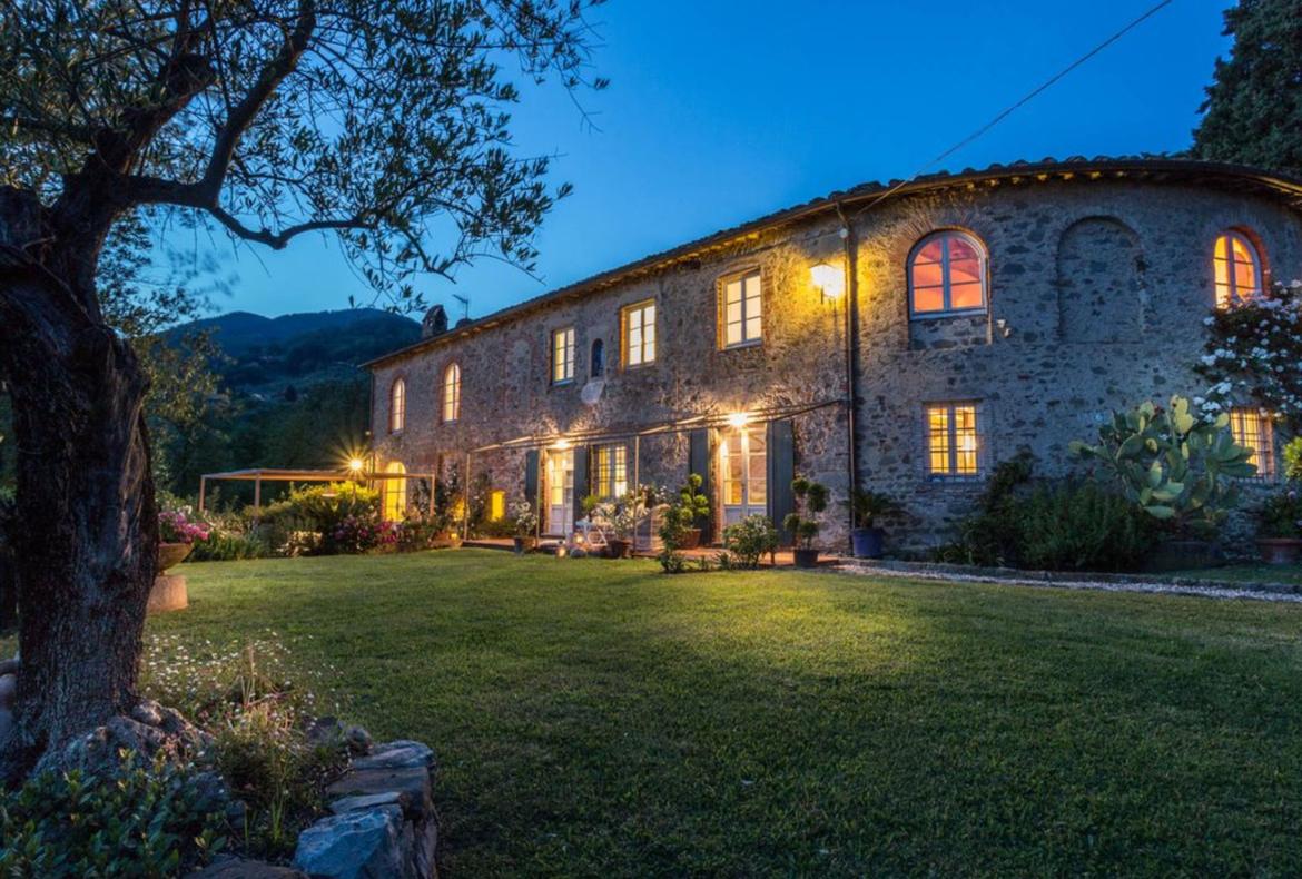 Luxury 7 bedroom holiday villa with private pool in Tuscany Italy (PV1534-2)