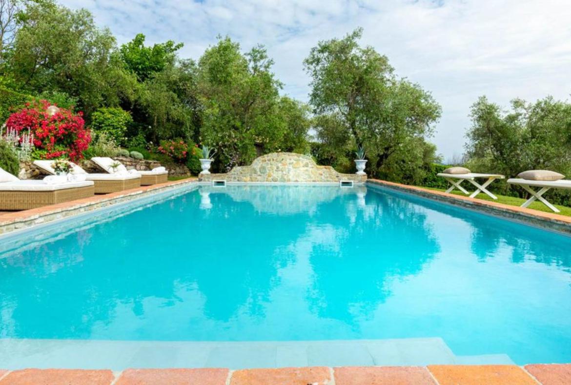 Luxury 7 bedroom holiday villa with private pool in Tuscany Italy (PV1534-2)