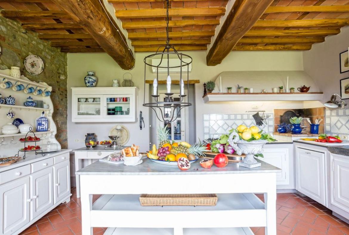 Luxury 7 bedroom holiday villa with private pool in Tuscany Italy (PV1534-2)