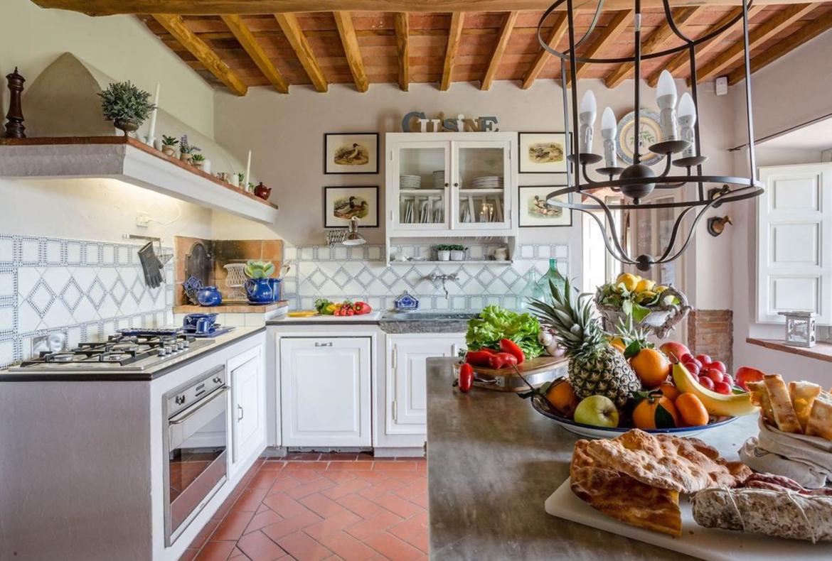 Luxury 7 bedroom holiday villa with private pool in Tuscany Italy (PV1534-2)