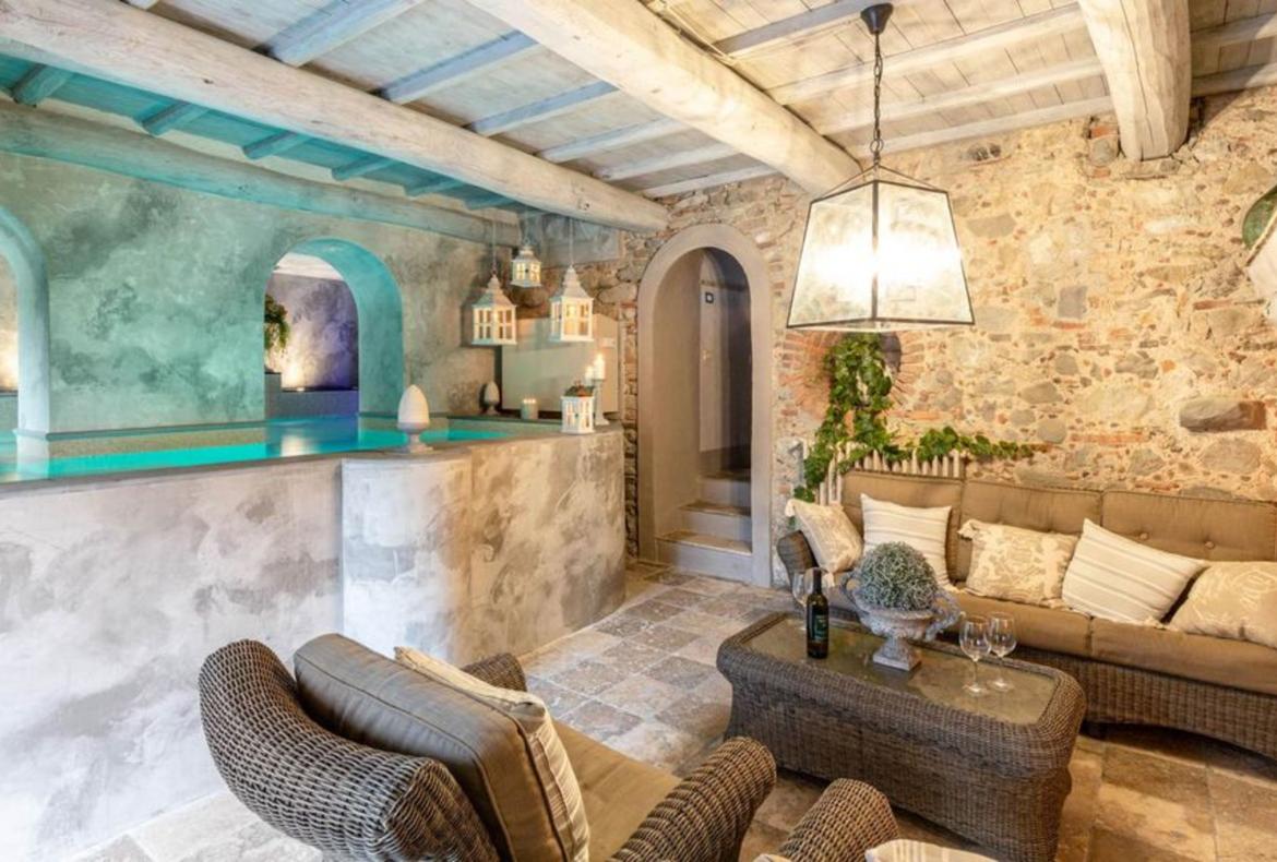 Luxury 7 bedroom holiday villa with private pool in Tuscany Italy (PV1534-2)