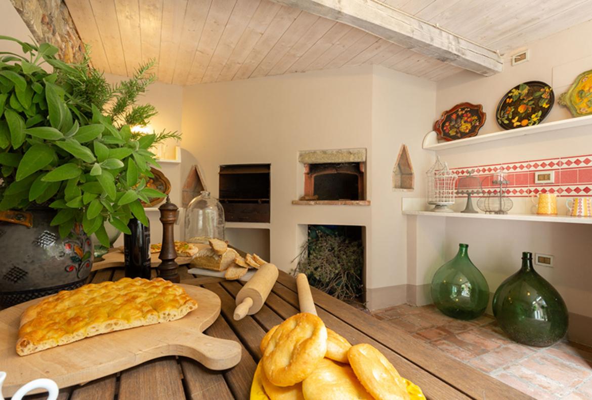 Luxury 7 bedroom holiday villa with private pool in Tuscany Italy (PV1534-2)