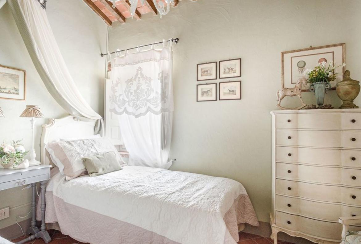 Luxury 7 bedroom holiday villa with private pool in Tuscany Italy (PV1534-2)