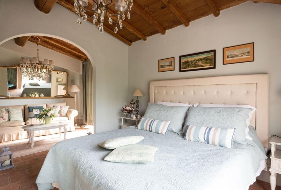 Luxury 7 bedroom holiday villa with private pool in Tuscany Italy (PV1534-2)