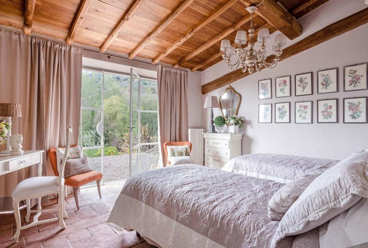 Luxury 7 bedroom holiday villa with private pool in Tuscany Italy (PV1534-2)