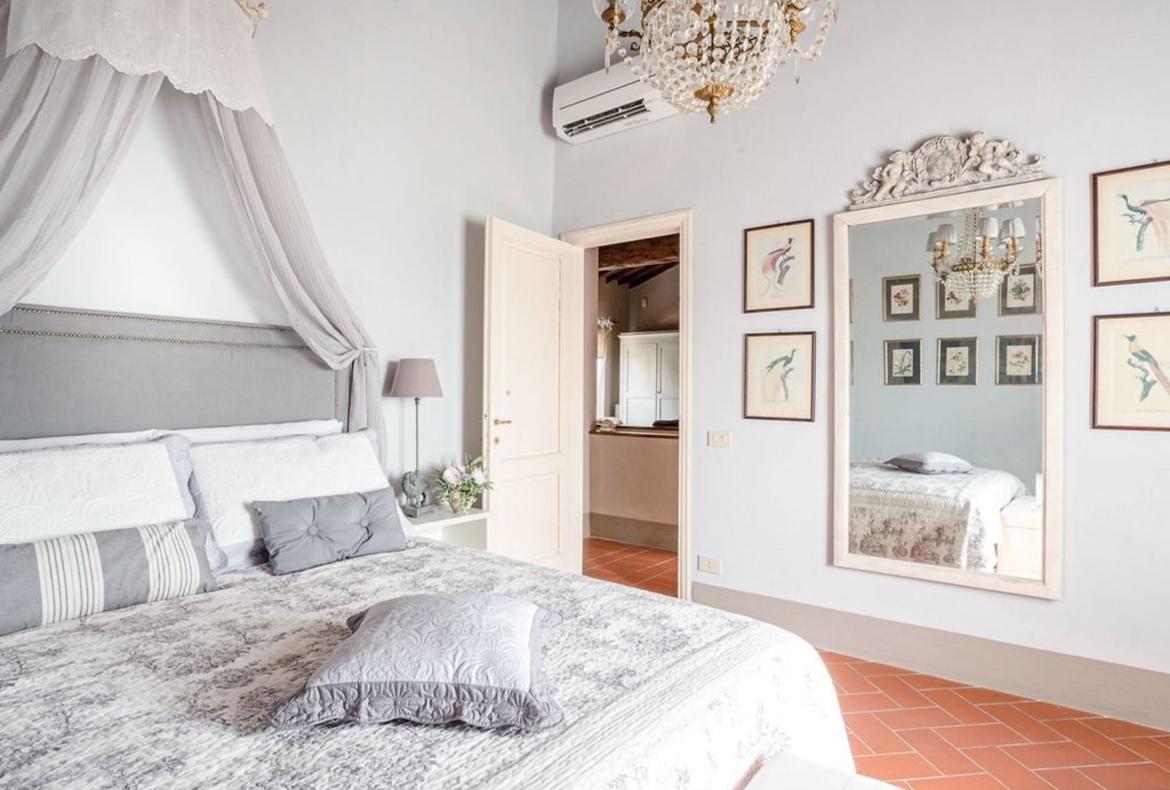 Luxury 7 bedroom holiday villa with private pool in Tuscany Italy (PV1534-2)