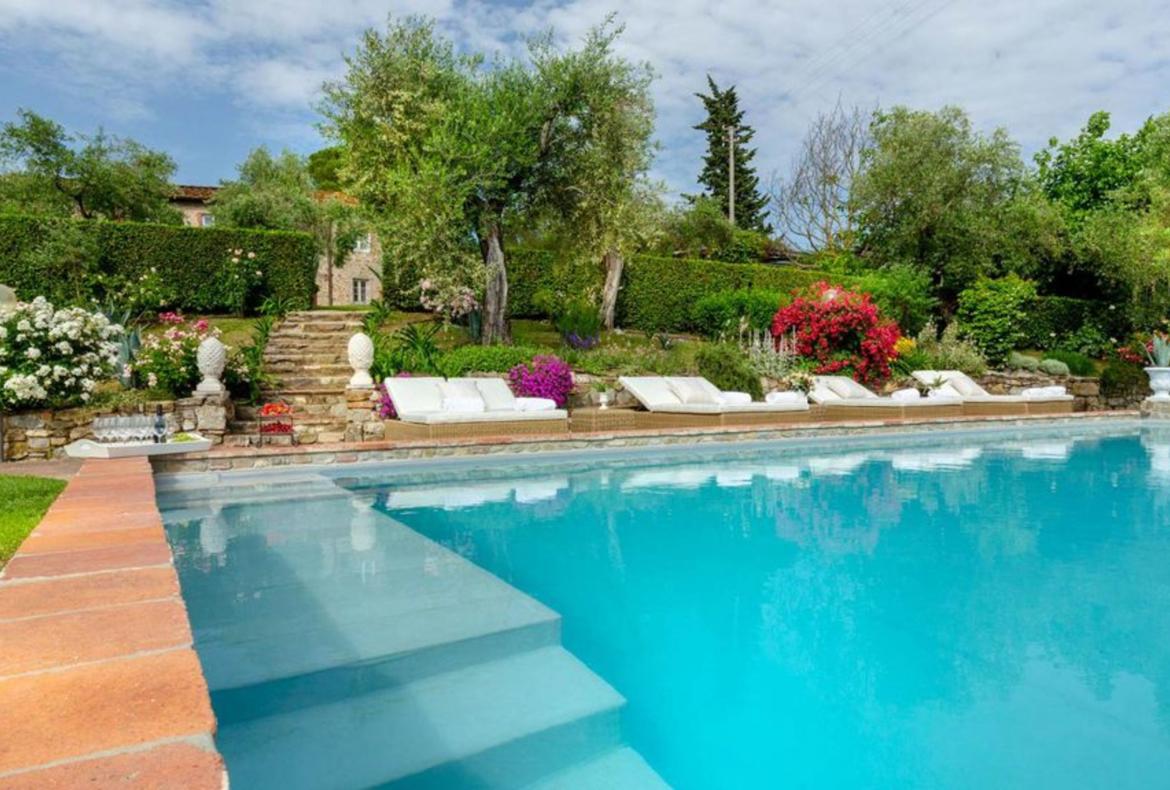 Luxury 7 bedroom holiday villa with private pool in Tuscany Italy (PV1534-2)