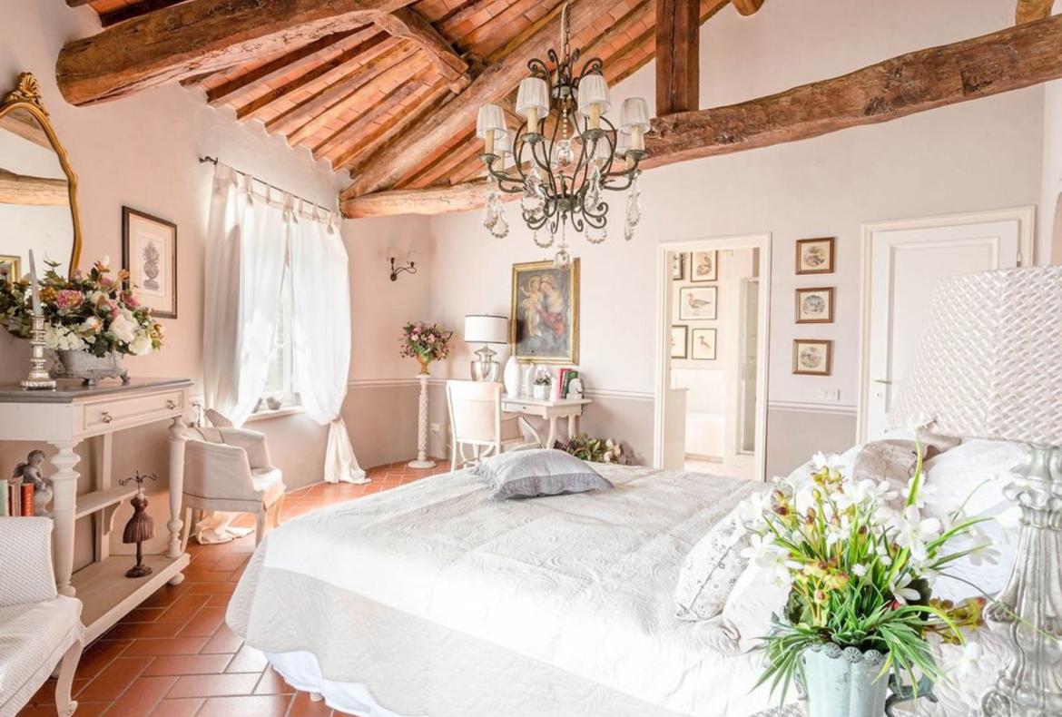 Luxury 7 bedroom holiday villa with private pool in Tuscany Italy (PV1534-2)