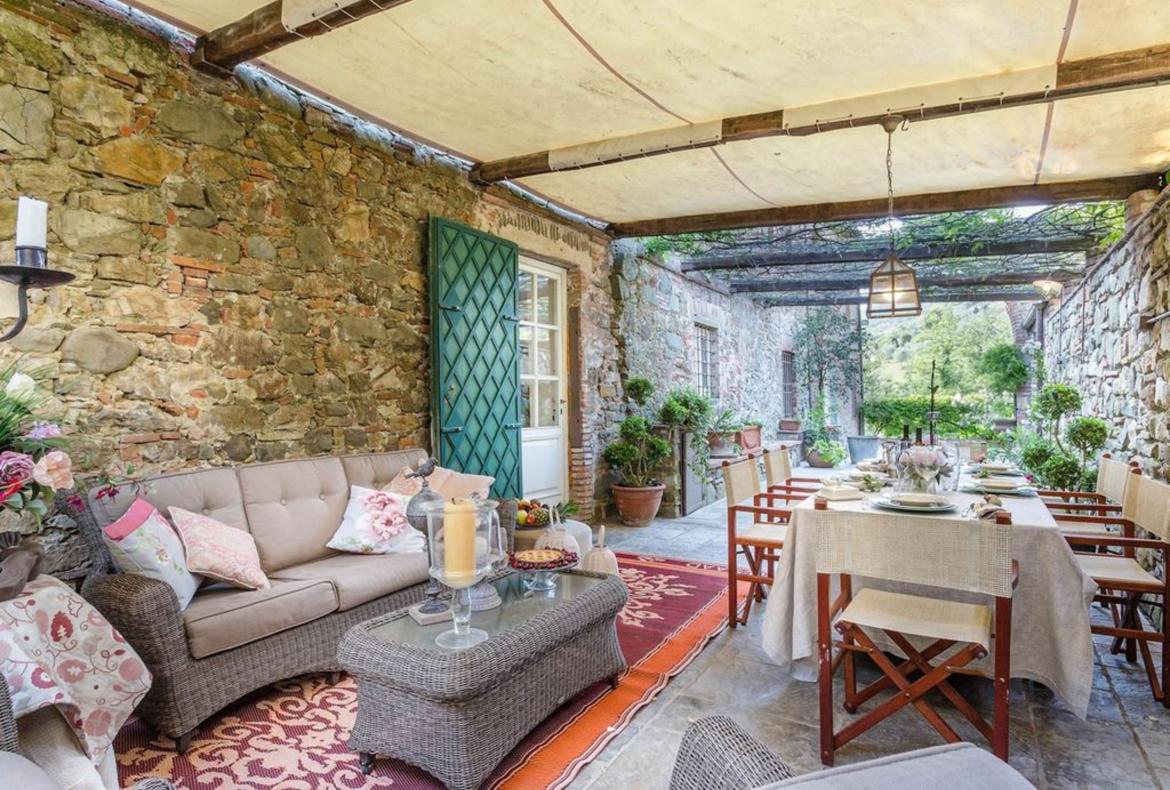 Luxury 7 bedroom holiday villa with private pool in Tuscany Italy (PV1534-2)