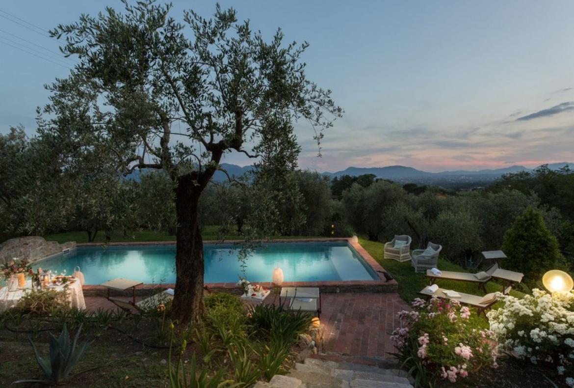 Luxury 7 bedroom holiday villa with private pool in Tuscany Italy (PV1534-2)