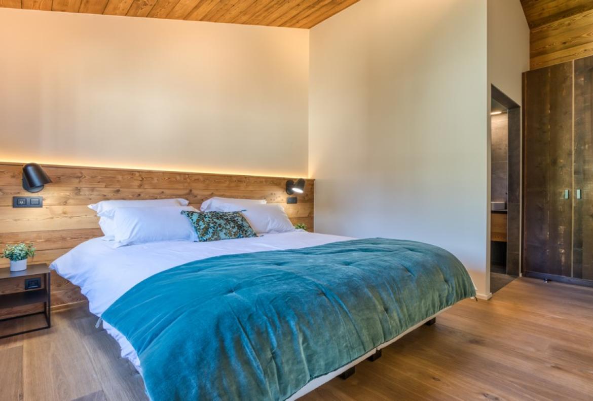 Contemporary Alpine Retreat with Panoramic Mont Blanc Views & Outdoor Jacuzzi (CHAMX101GN)