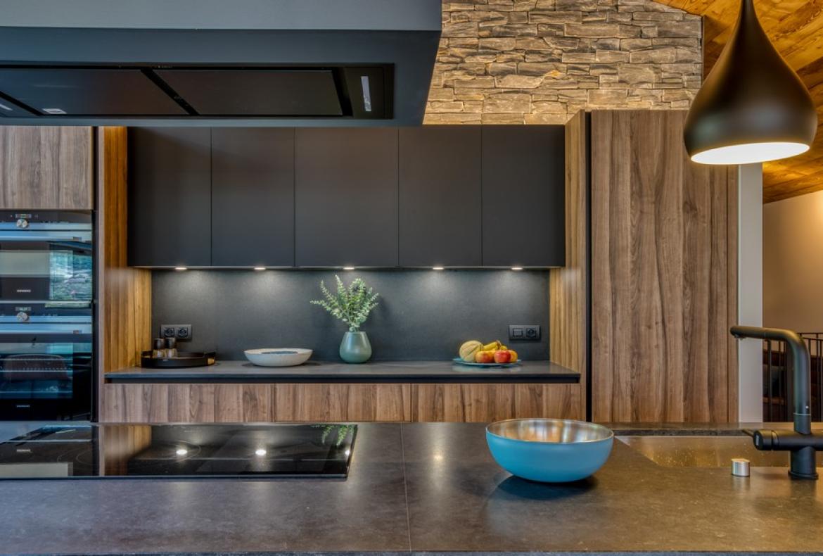Contemporary Alpine Retreat with Panoramic Mont Blanc Views & Outdoor Jacuzzi (CHAMX101GN)