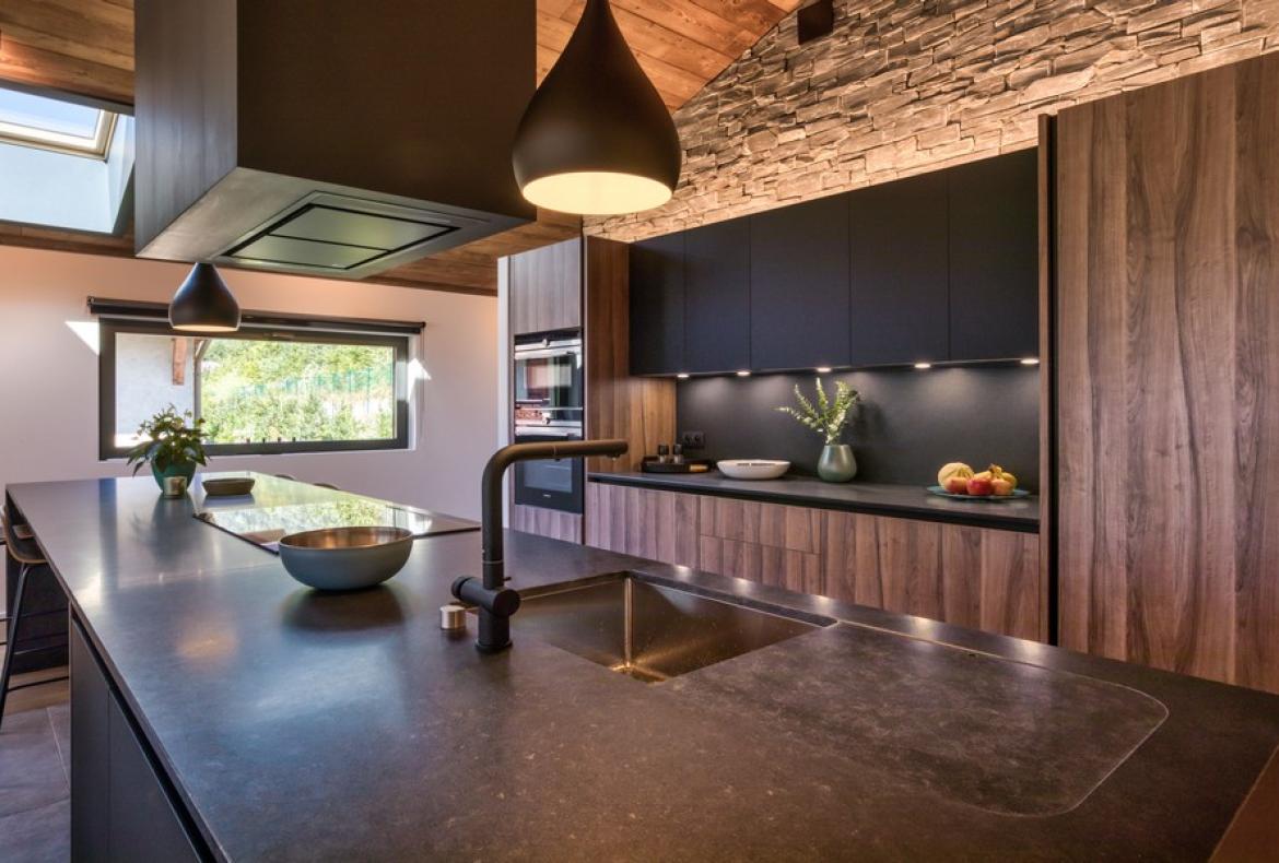 Contemporary Alpine Retreat with Panoramic Mont Blanc Views & Outdoor Jacuzzi (CHAMX101GN)