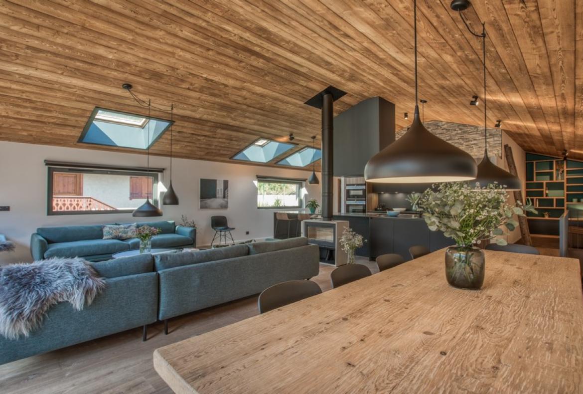 Contemporary Alpine Retreat with Panoramic Mont Blanc Views & Outdoor Jacuzzi (CHAMX101GN)