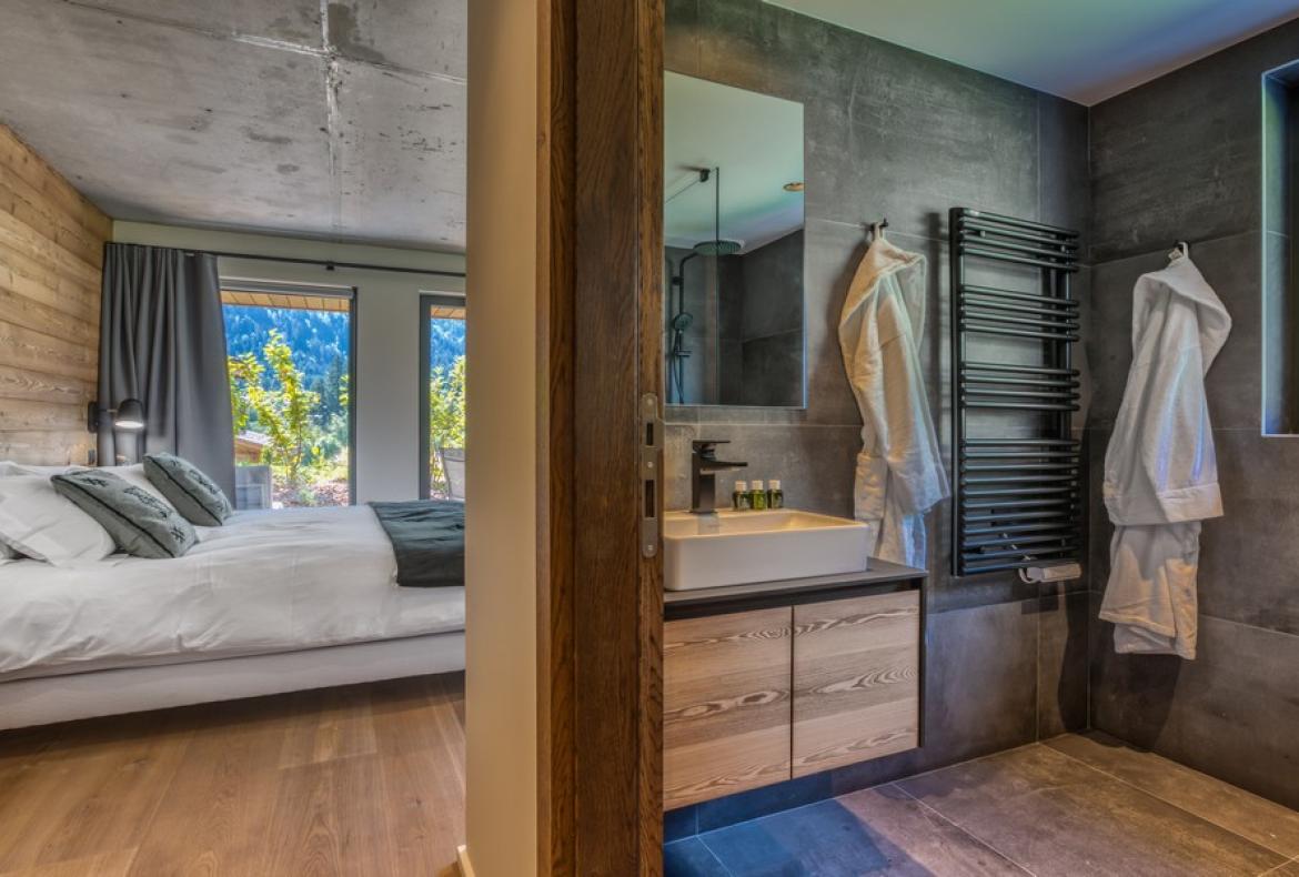 Contemporary Alpine Retreat with Panoramic Mont Blanc Views & Outdoor Jacuzzi (CHAMX101GN)