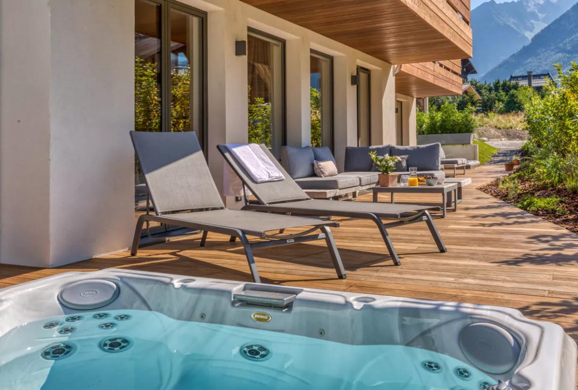 Contemporary Alpine Retreat with Panoramic Mont Blanc Views & Outdoor Jacuzzi (CHAMX101GN)