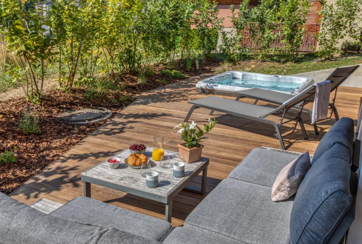 Contemporary Alpine Retreat with Panoramic Mont Blanc Views & Outdoor Jacuzzi (CHAMX101GN)