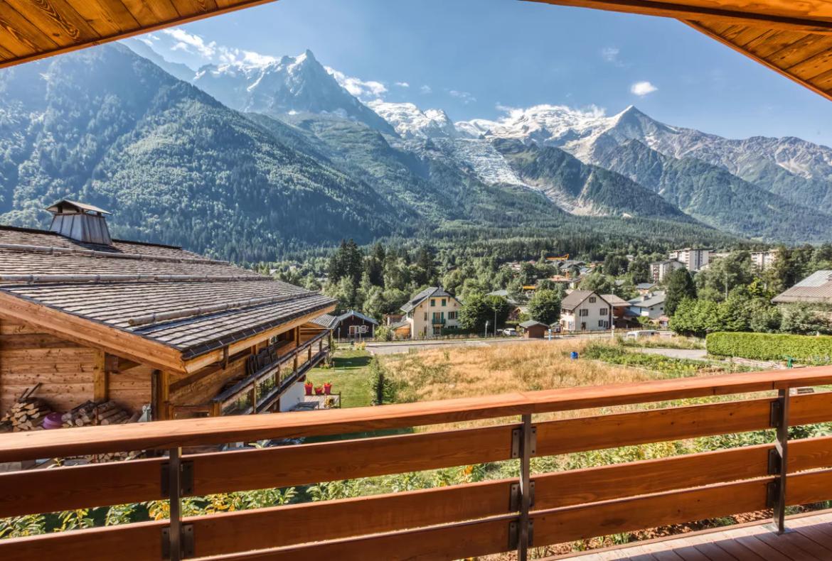 Contemporary Alpine Retreat with Panoramic Mont Blanc Views & Outdoor Jacuzzi (CHAMX101GN)
