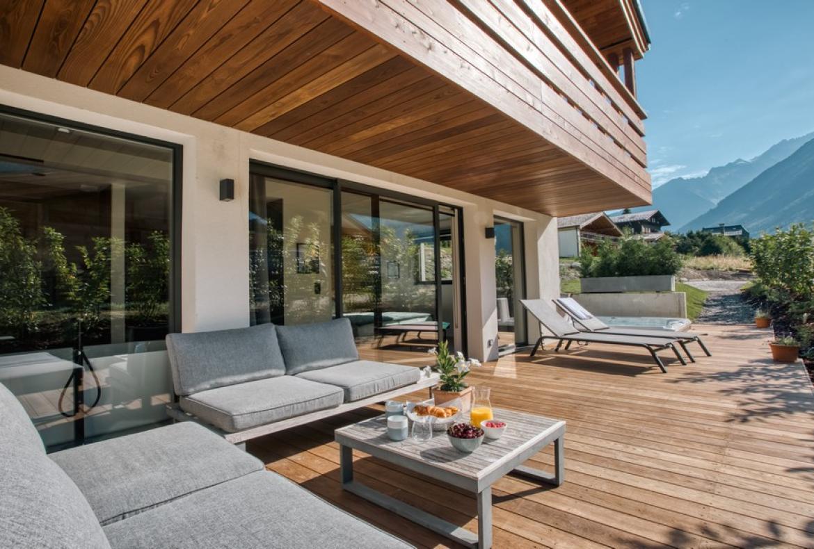 Cosy Nordic hideaway with Jacuzzi and Mont Blanc views. (CHAMX102)